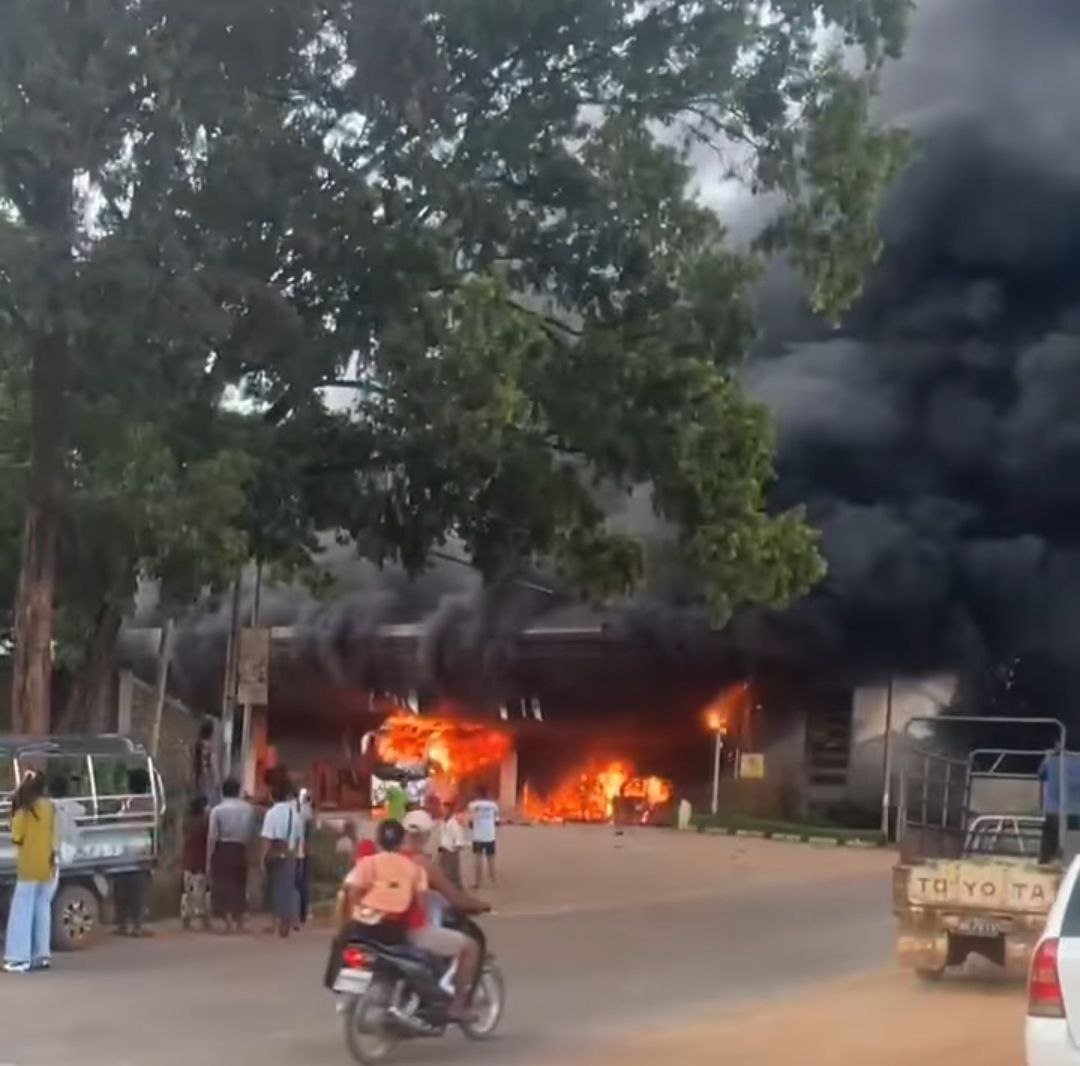 yesminejk's tweet photo. #KIA #terrorists in #Myanmar explode to Denko Petrol station. Two innocent civilians were dead and more than ten were injured due to the explosion. #KIA #Terrorists set this #terrorisms cuz Denko's owner didn't give tribute to them.
@UN #WhatsHappeningInMyanmar https://t.co/nyMWrRp7zY