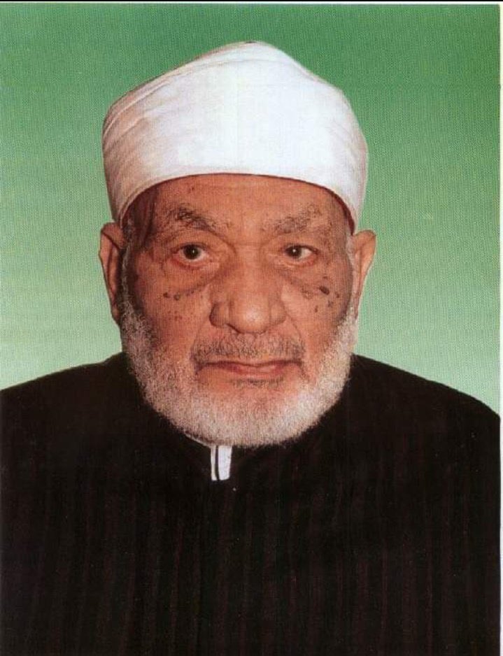 CintaRasulAllah's tweet photo. Al-Habib Ali Al-Jufri الحبيب علي الجفري bercerita bahawa beliau pernah meminta nasihat secara peribadi daripada al-Marhum al-Muhaddith Sayyid Muhammad Zaki Ibrahim dengan berkata : 

"Sayyidi! Saya merasakan saya telah hampir kepada ambang kemasyhuran. Apa yang perlu saya lakukan untuk mengelakkan fitnah kemasyhuran ini?"

Al-Marhum menjawab : 

"Saya berikan kamu DUA nasihat :

Pertama - tundukkan pandangan mata hati kamu daripada melihat kepada ganjaran manusia.

Kedua - luangkan masa bersama ALLAH di waktu malam walaupun sekadar lima minit dengan melakukan ketaatan sama ada bersolat dua rakaat, membaca al-Qur'an, berzikir atau berdoa.

Jika kamu lakukan perkara ini, ALLAH akan mencampakkan rasa lazat bermunajat kepada-Nya di hati kamu sehinggakan walaupun kamu sekadar meluangkan masa bersama-Nya selama lima minit, hakikatnya kamu mengecapi kelazatan itu selama berjam-jam tanpa kamu sedari."