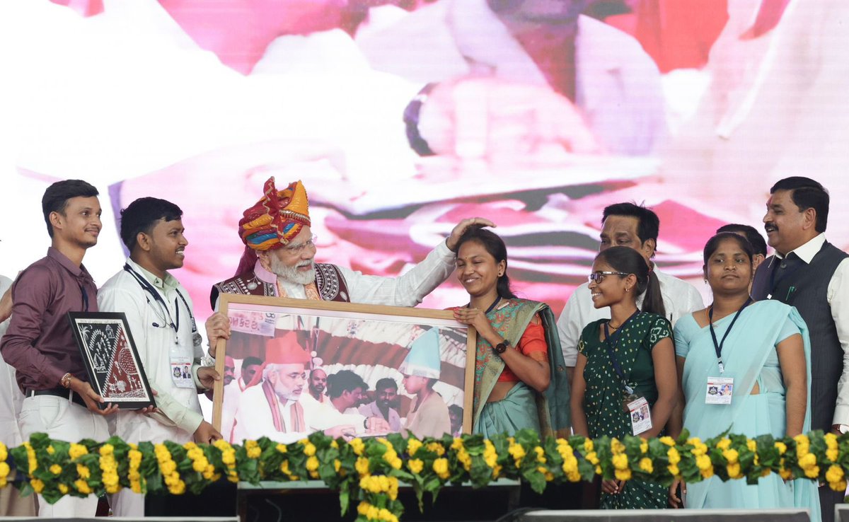 narendramodi's tweet photo. Yesterday, I met Dr. Jayesh Rathwa, Bhaveshkumar Rathwa, Rajshreeben Rathwa, Manishaben Rathwa and Kuchliben Rathwa in Bodeli. In 2005 during the Shala Praveshotsav and Kanya Kelavani Mahotsav, I had the opportunity of taking these youngsters to school. Today, they are pursuing their respective careers in diverse fields. I feel happy that we have been able to transform several lives, especially in remote areas by focussing on education, learning and women empowerment.