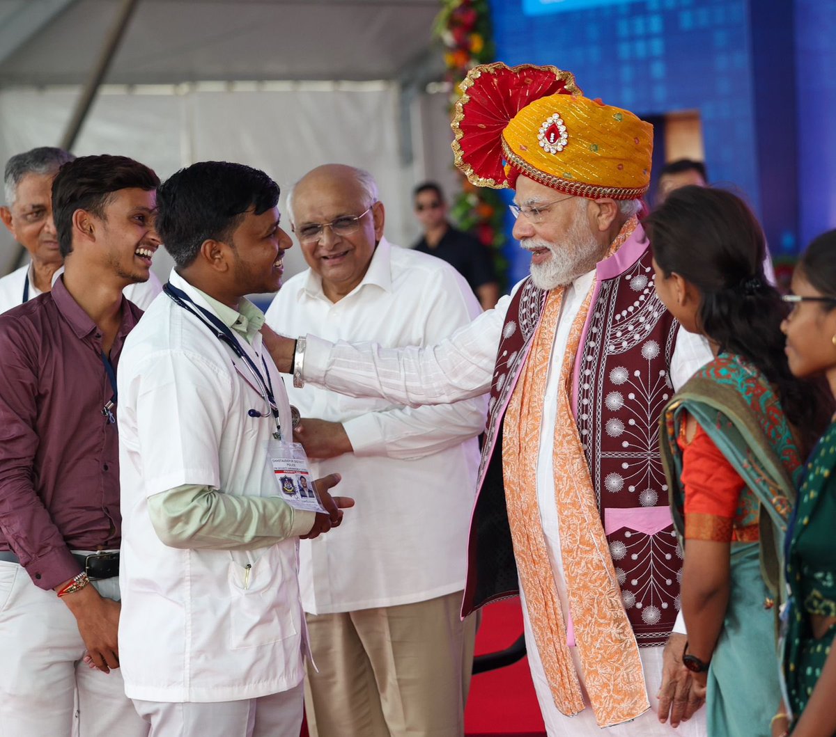 narendramodi's tweet photo. Yesterday, I met Dr. Jayesh Rathwa, Bhaveshkumar Rathwa, Rajshreeben Rathwa, Manishaben Rathwa and Kuchliben Rathwa in Bodeli. In 2005 during the Shala Praveshotsav and Kanya Kelavani Mahotsav, I had the opportunity of taking these youngsters to school. Today, they are pursuing their respective careers in diverse fields. I feel happy that we have been able to transform several lives, especially in remote areas by focussing on education, learning and women empowerment.