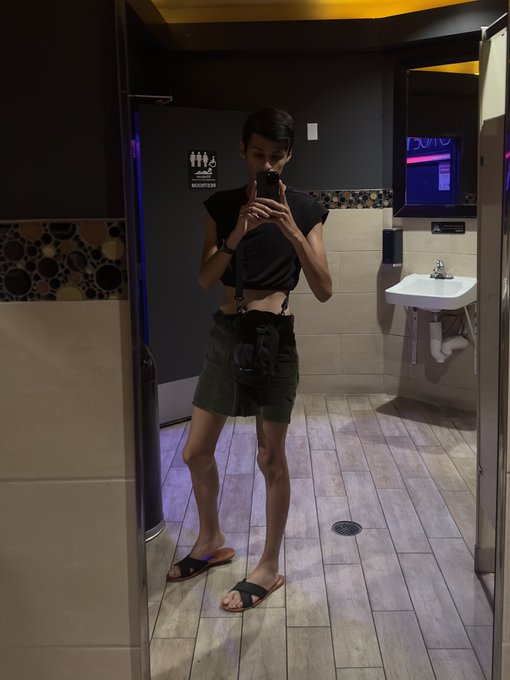 What I wore under the skirt 😉 https://t.co/i4URVqPhLe