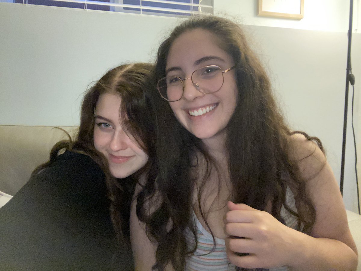 haaileybtv's tweet photo. met my linda @uhhlemonn 💜 https://t.co/mNnOKRHwuV