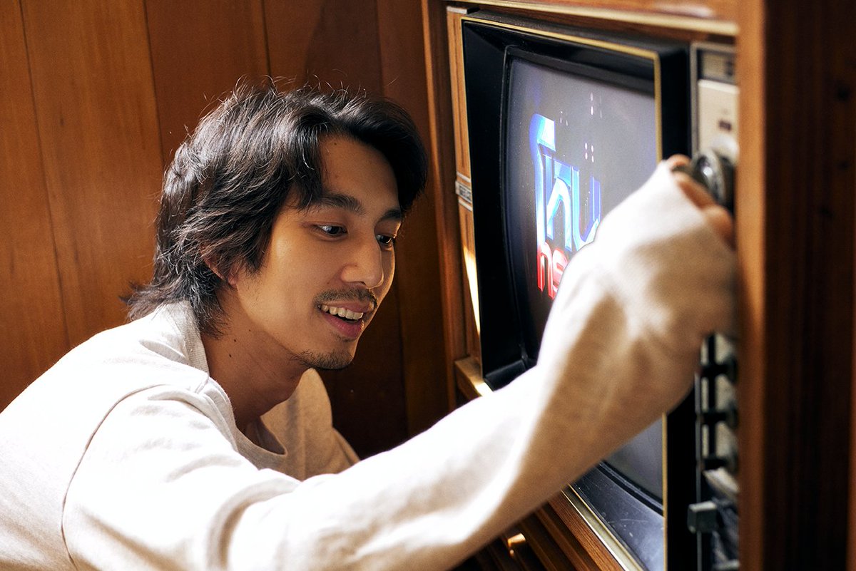 #โหนกระแส รายการทีวีที่นัทชอบดูเพื่อศึกษาสายตาและพฤติกรรมของผู้คนสำหรับการแสดง 

ตึกตึก♡ 
Photobook เล่มแรกของ ณัฏฐ์ กิจจริต และ Spacebar Zine
สั่งซื้อได้แล้วที่ teukteuk.com

#ณัฏฐ์กิจจริต
#natkitcharit
#ตึกตึกPhotobook
#SpacebarZine
#4Kings
#GDH559
#NetflixTH