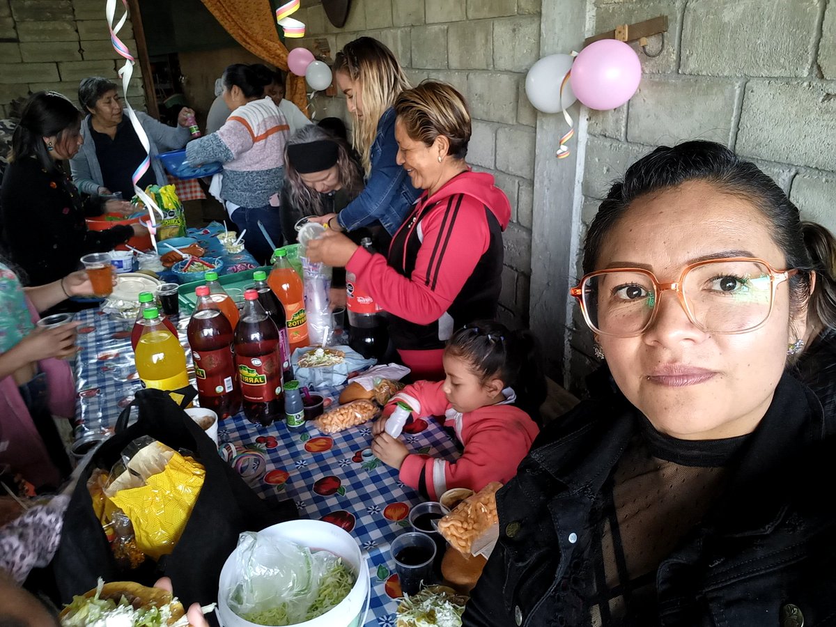 Ana_LauraCuevas's tweet photo. #ElAburrimientoNoPuedeExistir donde quiera que haya #UnaReuniondeAmigas https://t.co/zAHaCtdJiA