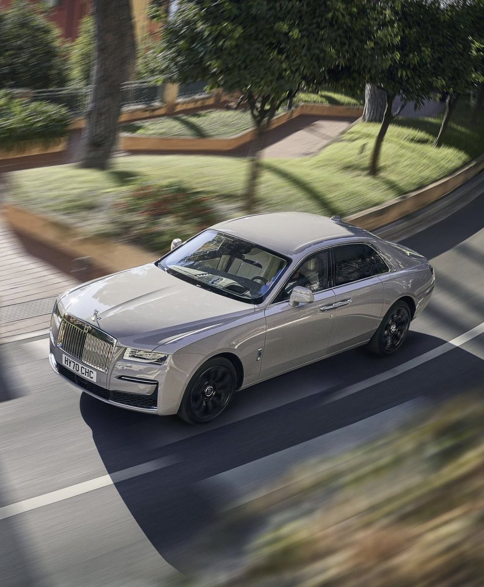 LuxuryCars365's tweet photo. Rolls Royce Ghost ☁️ https://t.co/xGKJWA76ww