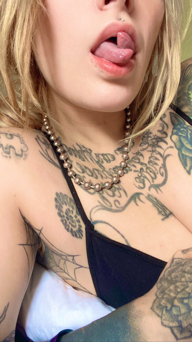iixii_exe's tweet photo. #snake #splittongue #bodymodification #tattoo #of #iixii https://t.co/hJuL6fajJI