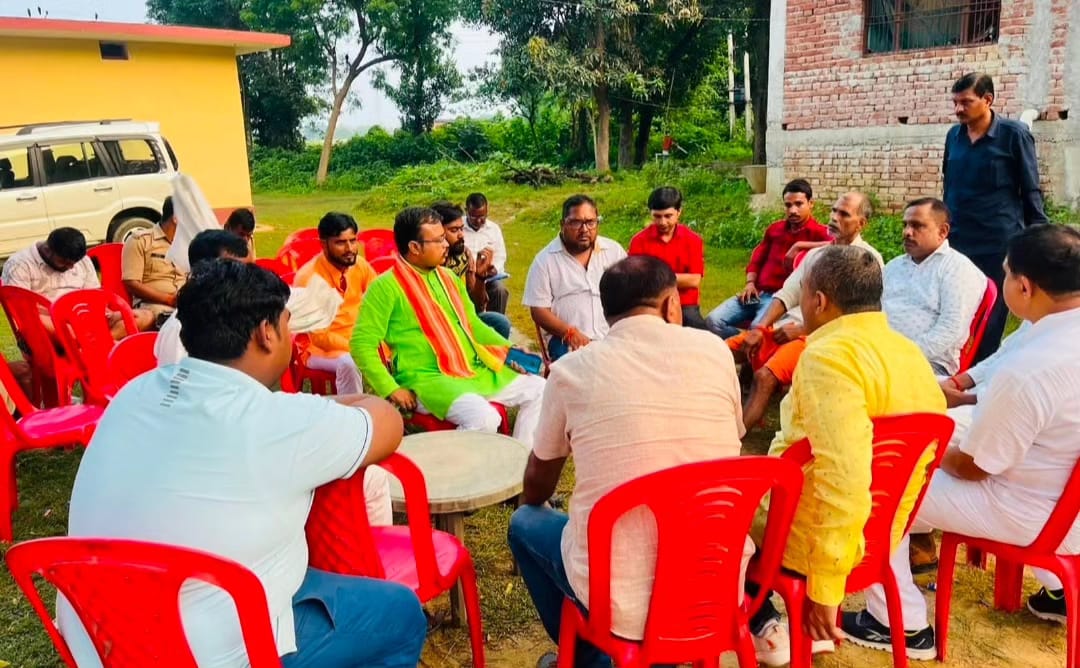 BCPSULTANPUR's tweet photo. सुल्तानपुर में हुई ब्राह्मण #घनश्याम_तिवारी जी के परिवार से कल मिलने, सांत्वना देने, न्याय दिलाने एवं हर संभव साथ खड़े रहने का भरोसा देने मा० मंत्री @JitinPrasada के प्रतिनिधि @BrahamSamvad के प्रदेश अध्यक्ष श्री @viswadeep12345 जी कल सुल्तानपुर पहुंच पीड़ित परिवार से मुलाकात की। https://t.co/vNDNf2JFQd