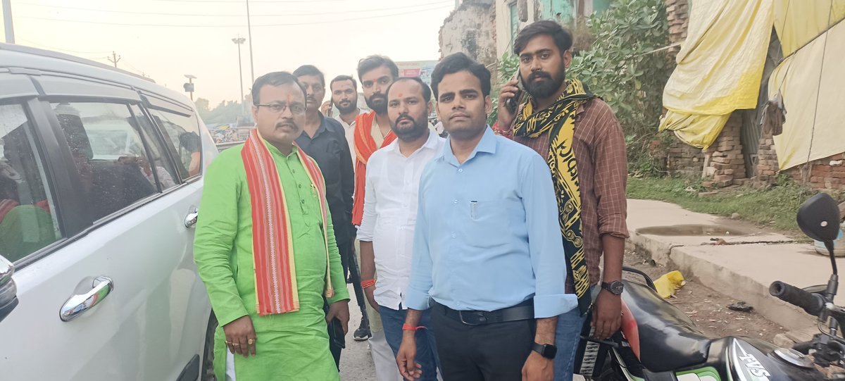 BCPSULTANPUR's tweet photo. सुल्तानपुर में हुई ब्राह्मण #घनश्याम_तिवारी जी के परिवार से कल मिलने, सांत्वना देने, न्याय दिलाने एवं हर संभव साथ खड़े रहने का भरोसा देने मा० मंत्री @JitinPrasada के प्रतिनिधि @BrahamSamvad के प्रदेश अध्यक्ष श्री @viswadeep12345 जी कल सुल्तानपुर पहुंच पीड़ित परिवार से मुलाकात की। https://t.co/vNDNf2JFQd