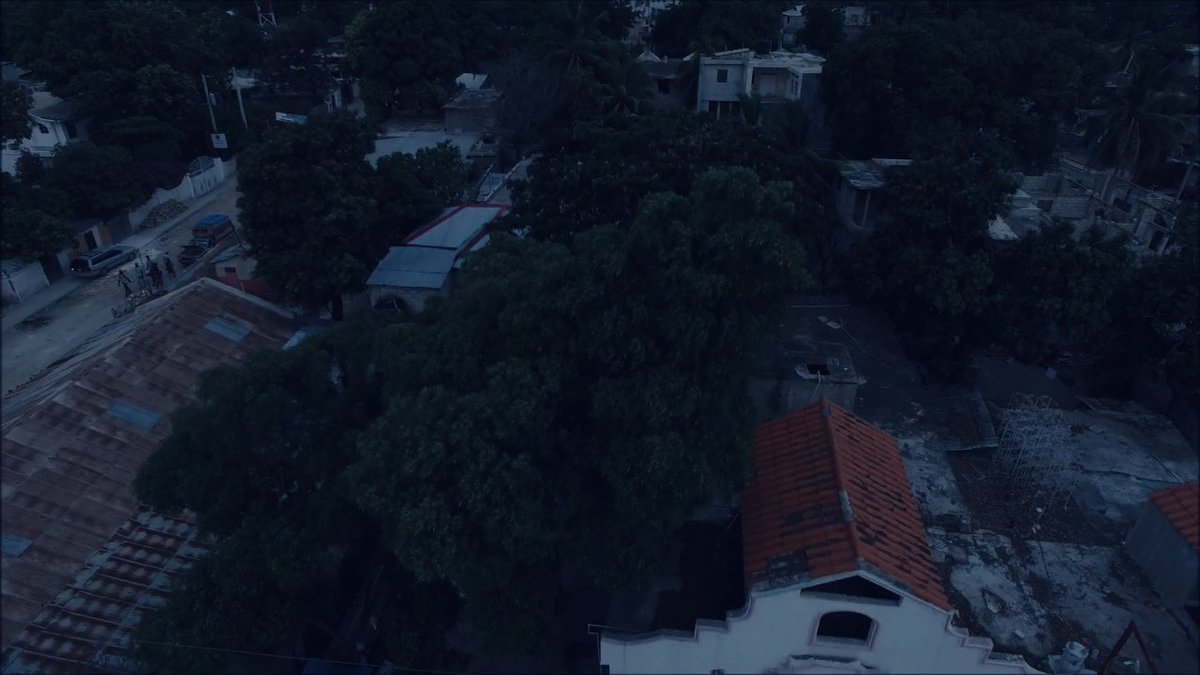 LuckNews88's tweet photo. 🆘 11:30 pm | Sitiyasyon an konplike nan zòn Meyè, Kwadèboukè. Selon sa plizyè abitan nan zòn sa rapòte nou, anpil zam gwo kalib ap chante nan moman nap ekri Tweet sa. Sitwayen yo di yo oblije kache anba kabann pou yo pa viktim. Selon premye eleman enfòmasyon yo, se ta gang 400 Mawozo ki anvayi Meyè aswè a. Objektif la se pran kontwòl tout Kwadèboukè nèt.