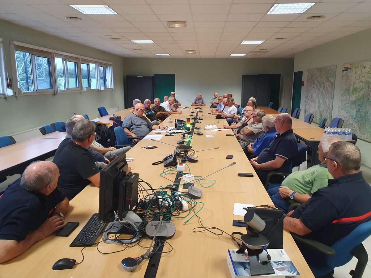 VictorienSchopp's tweet photo. #bonheur d'être aux côtés des membres de la Réserve Départementale de Soutien de l'@udsp08 #RDS08 hier soir lors d'1 réunion bilan des activités et de l'#habillement.
👏🏻 pr cet #efficacité ac 1 joie de vivre avec #Méthode & #rigolade 💪🏻
Rdv #congrès à #Machault le 28/10/23 🙏🏻🙏🏻 https://t.co/JbnEnGXMaO