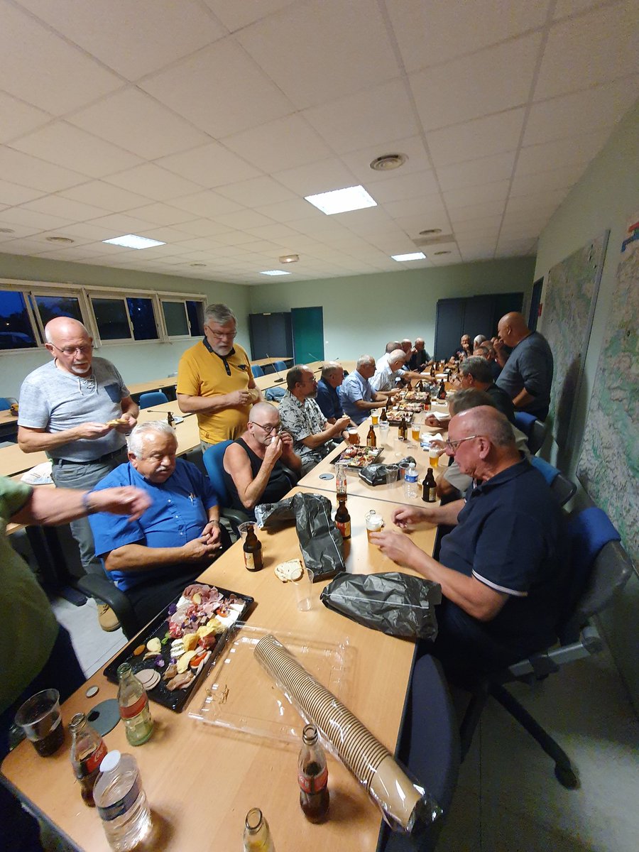 VictorienSchopp's tweet photo. #bonheur d'être aux côtés des membres de la Réserve Départementale de Soutien de l'@udsp08 #RDS08 hier soir lors d'1 réunion bilan des activités et de l'#habillement.
👏🏻 pr cet #efficacité ac 1 joie de vivre avec #Méthode & #rigolade 💪🏻
Rdv #congrès à #Machault le 28/10/23 🙏🏻🙏🏻 https://t.co/JbnEnGXMaO