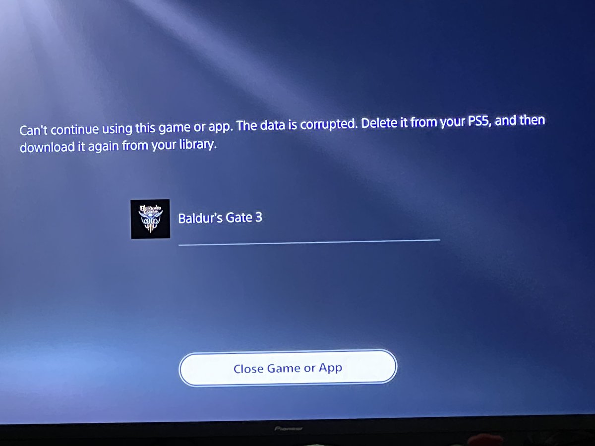 SoulTermination's tweet photo. @BethesdaStudios @BethesdaSupport Well, this is disappointing. All I’ve been doing is playing, no attempting glitches or hacks or anything, and the game corrupted itself? Yikes. https://t.co/ikpdus2wOg