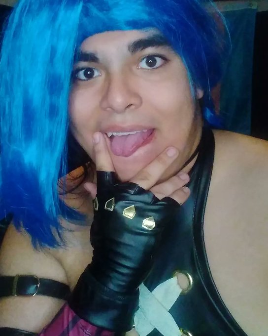 So happy to finally cosplay Jinx!!! I really love the top!!!  #jinxcosplay #arcane https://t.co/NIRu<a href="/tag/arcane"class="tags"><span>#arcane</span></a><a href="/tag/jinxcosplay"class="tags"><span>#jinxcosplay</span></a>