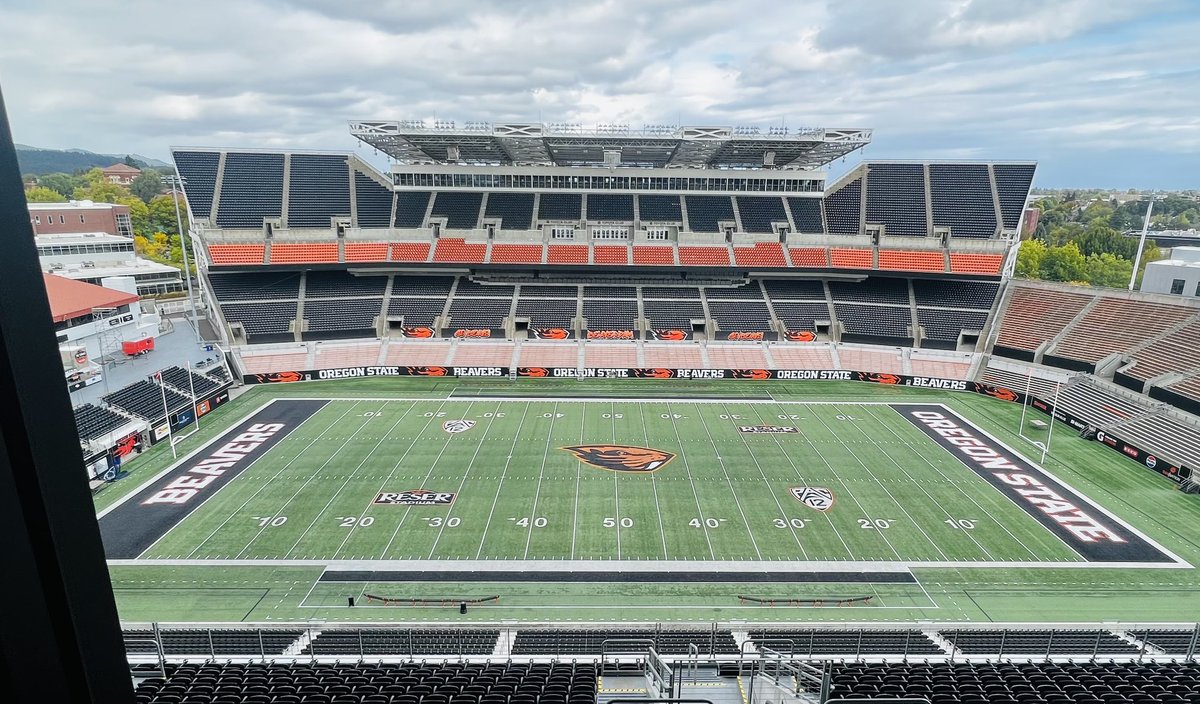 TimBrando's tweet photo. Got to Corvallis today. My first trip to @BeaverFootball in over 7 years. The renovated #ReserStadium looks outstanding and this place will be jumping Friday Night Lights time on @FS1 as #10 @Utah_Football comes in. Took a stroll along the River this afternoon fall foliage is out https://t.co/NdAeDODQB9
