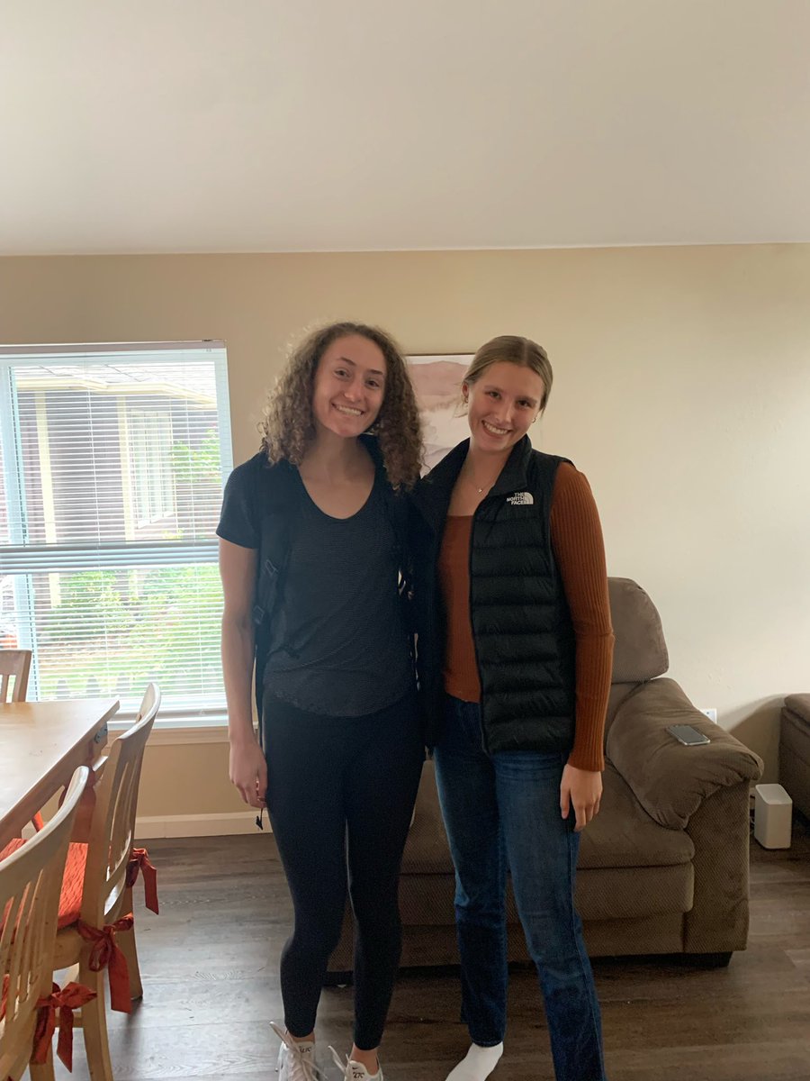 WWUbasketball's tweet image. First a day of School ✏️📚📓

#studentathlete 
#basketball 
#fallquarter 
#westernwashingtonuniversity
#goviks