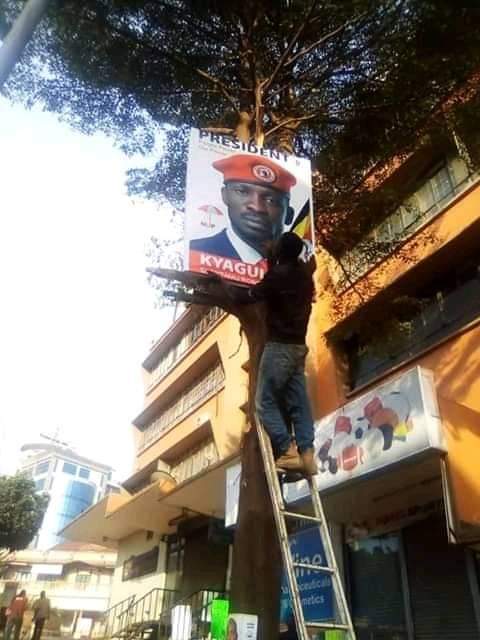 kfdmedia3's tweet photo. MORNING SITUATION,
Currently on Entebbe Road ahead of Pres. @HEBobiwine's return on 5th next week ๐คธโโ๏ธ๐๐บ
#KungaUganda
#2ndPhaseLoading
#BringBackOurPeople
#M7RegimeMustGo https://t.co/tgpCBZLego
