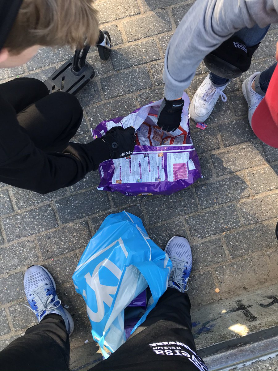 ChakirAmbulant1's tweet photo. 📢 Doe mee met de jongerenwerk activiteiten van #VersaWelzijn tijdens #WeekTegenEenzaamheid in #Hilversum! Kom genieten van de sport en spel bij de Oude Haven en/of maak nieuwe vrienden door deel te nemen aan het #buddyproject in het centrumgebied. #samenisleuker #doemee🤝#Buddy https://t.co/XFcA5g2ao2