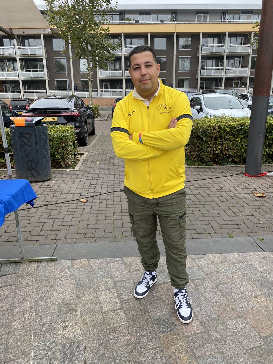 ChakirAmbulant1's tweet photo. 📢 Doe mee met de jongerenwerk activiteiten van #VersaWelzijn tijdens #WeekTegenEenzaamheid in #Hilversum! Kom genieten van de sport en spel bij de Oude Haven en/of maak nieuwe vrienden door deel te nemen aan het #buddyproject in het centrumgebied. #samenisleuker #doemee🤝#Buddy https://t.co/XFcA5g2ao2
