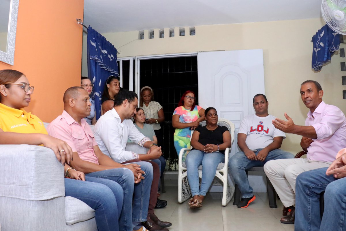 DomingoCG1's tweet photo. Encuentro con líderes sociales y comunitarios Ens. Luperon coordinado por Dr. Elliot Ceballos

🤝 ¡Juntos por la capital! 🌟

#DomingoAlcalde #DistritoNacional #DN https://t.co/O9lcYdAxcN