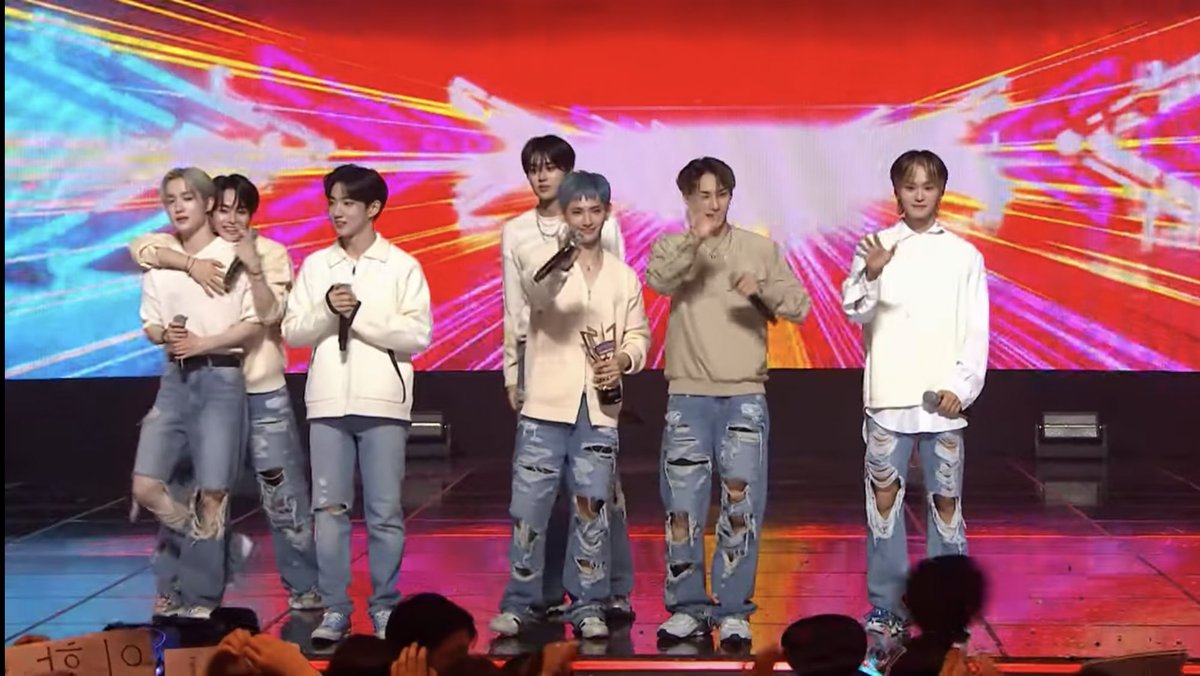tambaocuatpst's tweet photo. Nghe TEMPEST encore xong thì nhận ra là các bản thu âm Audio của TEMPEST rất ít dùng autotune
Nên hát live y chang bật audio
#템페스트 #폭풍속으로 #VroomVroom
#TEMPEST2ndWIN #VroomVroom1stWIN https://t.co/GwDN2KpF9g