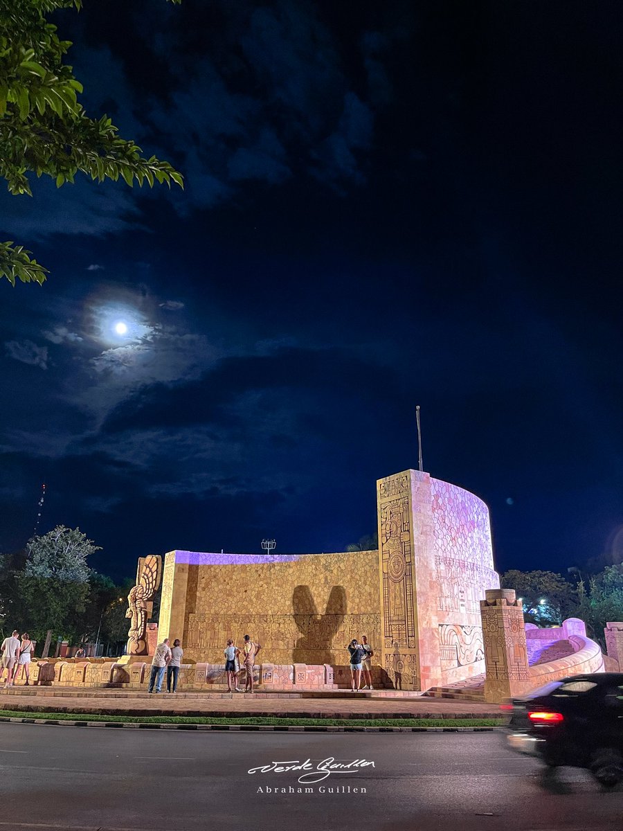 Noche de luna llena 🌕
📍 Mérida, Yucatán 💚

#meridayucatan #visityucatan #nochedelunallena #meridamx