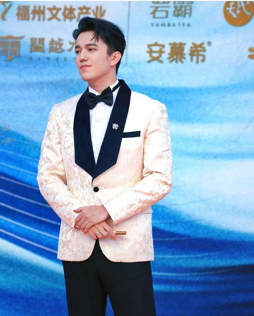 Evgeniya6625's tweet photo. @2018Dear Такой красивый образ и исполнение великолепное!!!😍
DIMASH IN CHINA
#Махаббат
#Dimash_Dears
#AutumnFestivalGala https://t.co/sKRWXf4n6T