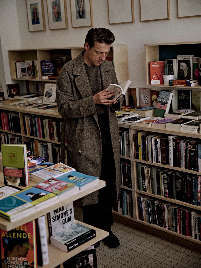 dieworkwear's tweet photo. i love lines that don't reinvent themselves every season. like, you buy one coat, and it's part of their permanent collection, so next year, you don't feel a need to buy a new one.  

de bonne facture FW23

IG debonnefacture https://t.co/KcOLBodca5