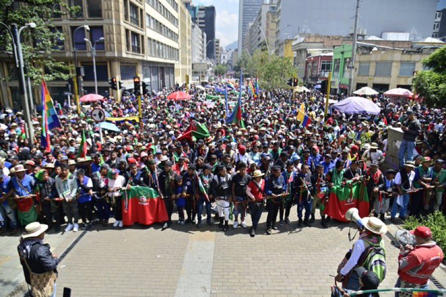 GustavoBolivar's tweet photo. ¿Alguien ve publicidad de #BolivarTuAlcalde, una foto mía o el logo de mi campaña en estas fotos?
¿Alguien me vio en la tarima?
¿El Pte Petro me mencionó en su discurso?
Nada. 
Fui como Gustavo Bolívar, como ciudadano, a respaldar unas reformas en las que creo
#MarchaHistorica https://t.co/lTdO8C4jGS