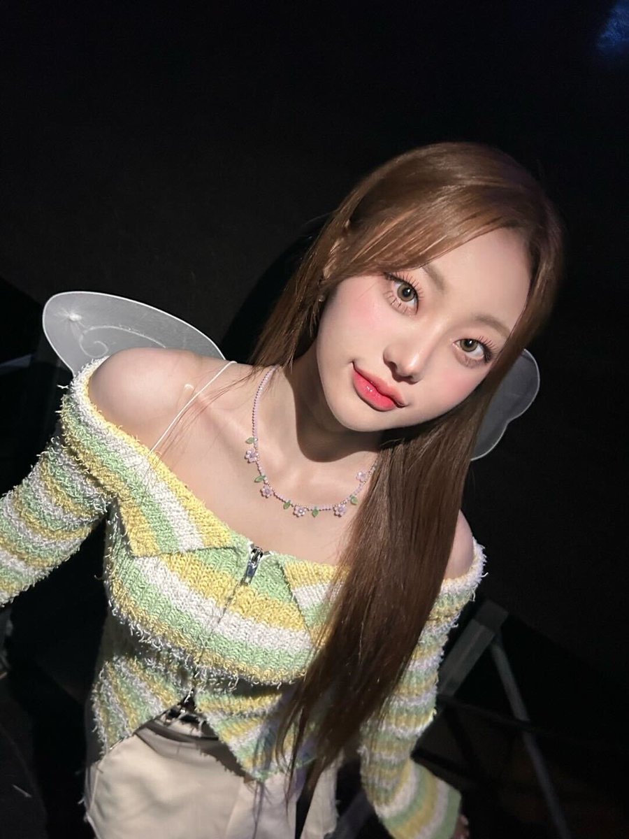 03_01_28's tweet photo. 정말 언니들의 제 팅커벨이고요
제 요정이고 천사고 공주예요 저를 가지세요 https://t.co/W6JS3uCu3V