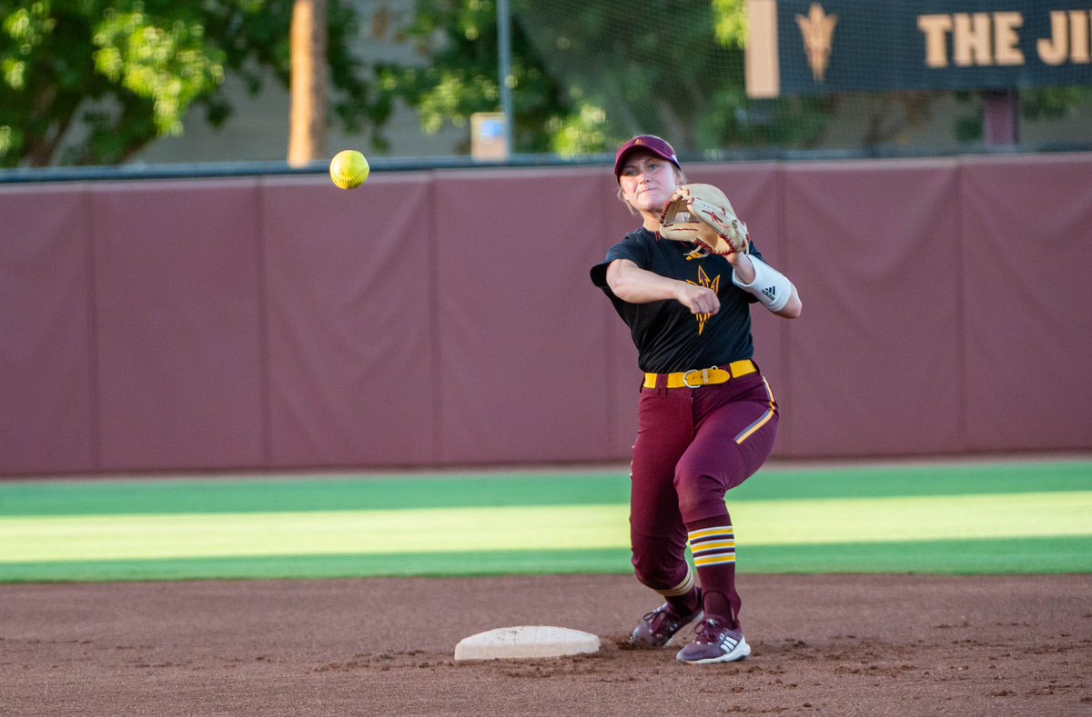 PhotoSilvas's tweet photo. Glad to be back out at Farrington for @sundevilsb 🥎! Game one of the 2023/2024 Fall ball season.
#season9📸🥎
#softballisback https://t.co/WUS51El3VX