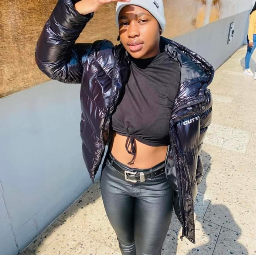 Am_Blujay's tweet photo. Zanele Nqobile Ngobese (Zee Bae) (19) is missing since Sept 2 from Naturena. Last seen at 09:30 heading to visit in Spruit Katlehong. Wearing black dress, black half Airforce1, grey hat, and black bag. Any info, please contact: Mother-0748278840, Sister-0840806958 https://t.co/luhbRqA5Wx