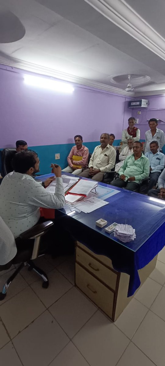 ગતરોજ રાપર તાલુકાની મામલતદાર કચેરી ખાતે તાલુકા સ્વાગત નું આયોજન કરવામાં આવેલ જેમાં લોકોના પ્રશ્નો સાંભળી ને સંબંધિત વિભાગ પાસે થી હકારાત્મક નિકાલ કરવામાં આવ્યો. <a href="/mamrapar/">Mamlatdar Rapar</a> <a href="/DcBhachau/">SDM Bhachau Kachchh</a> @CollectorKutch @Bhujmahiti <a href="/revenuegujarat/">Revenue Dep. Gujarat</a> <a href="/CMOGuj/">CMO Gujarat</a> <a href="/PMOIndia/">PMO India</a>