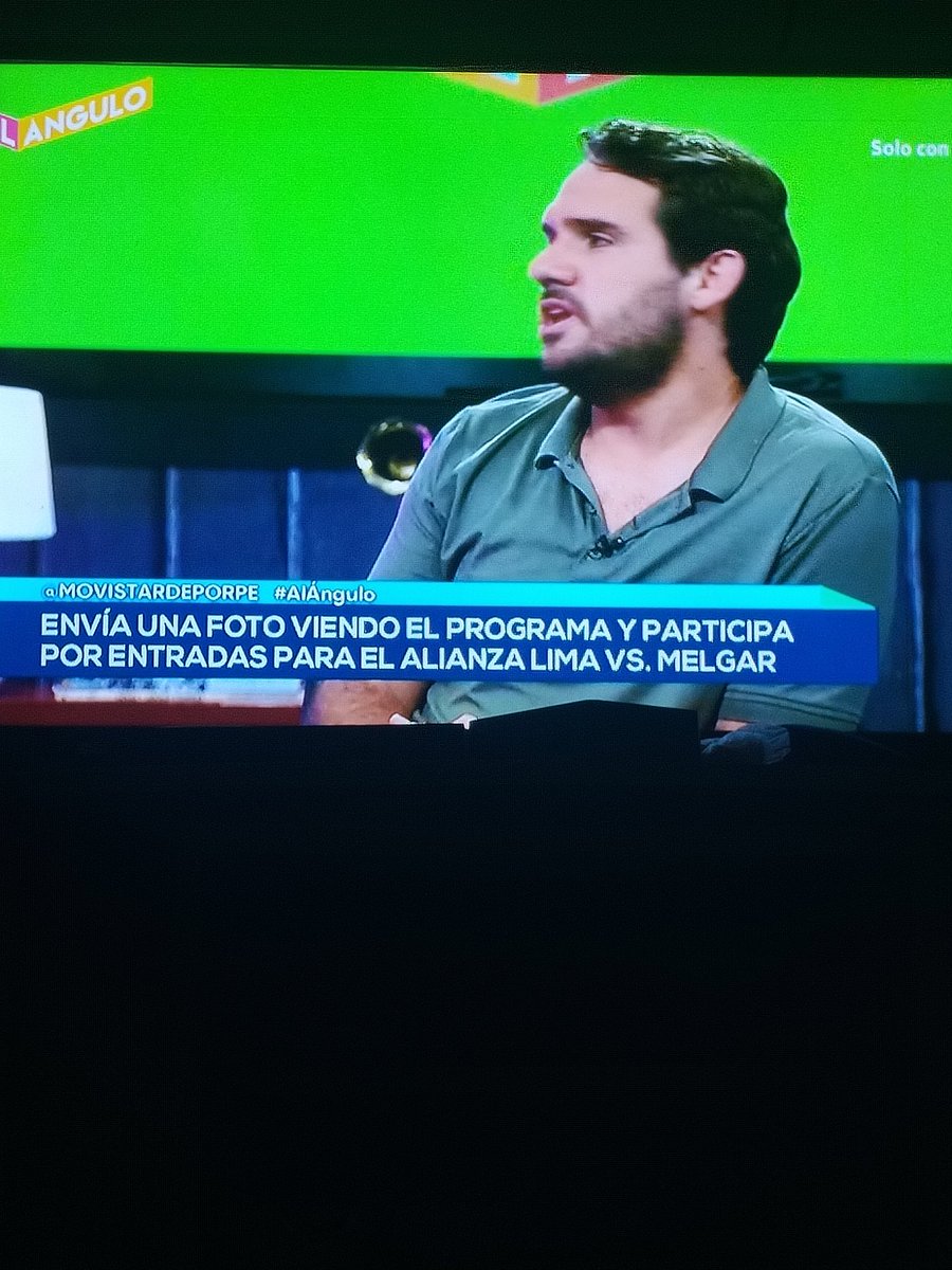 AnaMariaCrdena3's tweet photo. #AlÁngulo..viendo a mi amor Michael.. https://t.co/BStxyzn6LB
