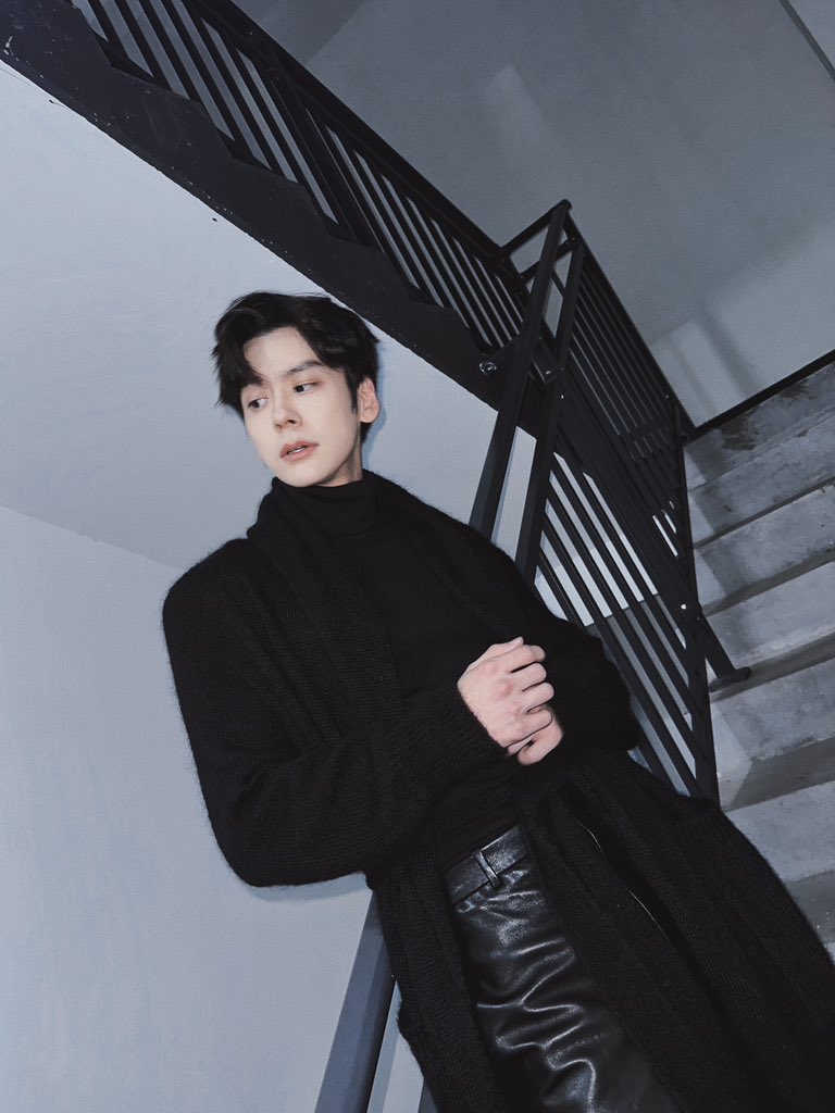 WzmOfficial_'s tweet image. [🔥] 

⚔️ 魏哲暗的值班日 距离《黑色柳丁》还有1天！ #披荆斩棘3 #CallMeByFire 

꒰ঌ┈┈┈┈┈┈┈┈┈┈┈┈┈ ໒꒱

#魏哲鸣 #魏哲鳴 #WeiZheming #위철명 #เว่ยเจ๋อหมิง #ウェイ・ジャーミン #MilesWei