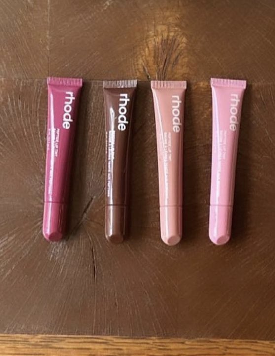 wolfiefendi's tweet photo. idk what shade to get tomorrow. debating between toast, ribbon, and raspberry 😭 https://t.co/GmD0HaVKpr