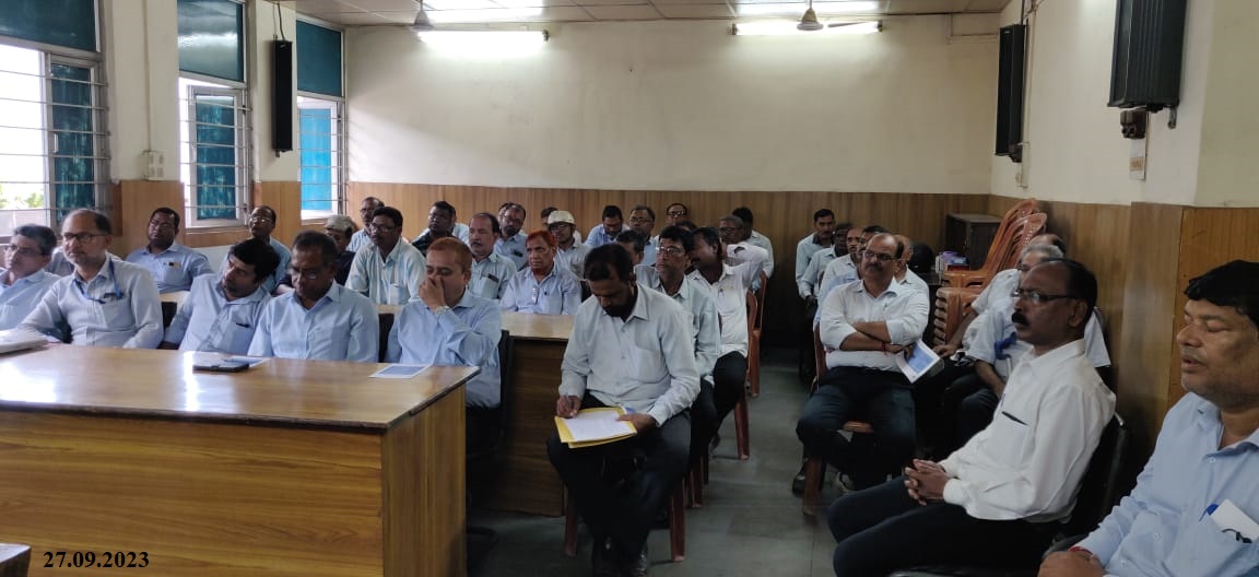 FSNLBhilai's tweet photo. A Special talk organized on #SwachhataHiSeva at FSNL Corporate office and Units . @SteelMinIndia
 #SwachhtaPakhwadaCampaign 
@PibSteel #SwachhBharat #GarbageFreeIndia #SHS2023 https://t.co/5biqR8OhK3