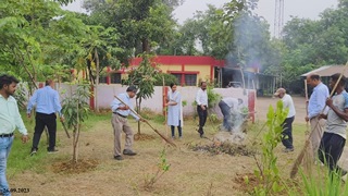 FSNLBhilai's tweet photo. Special cleanliness drive in FSNL &amp; Units on #SwachhtaHiSeva #SwachhBharat #GarbageFreeIndia #SHS2023
@PibSteel
@SteelMinIndia https://t.co/UyVbMgt7xk