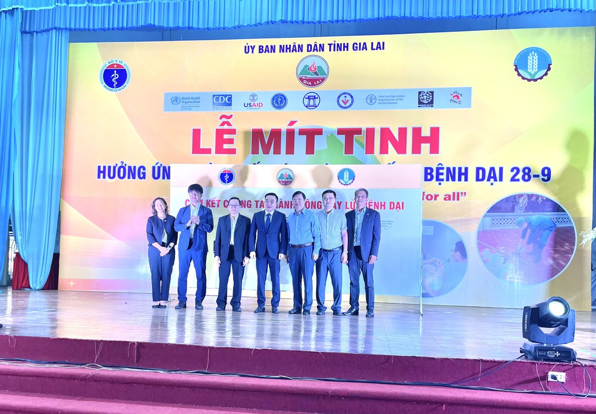 FAOVietNam's tweet photo. Joint event in Gia Lai province for 2023 #WorldRabiesDay  : all for 1, #OneHealth for all - @FAOVietNam @WHOVietnam #USAID #USCDC  commit to standing with Viet Nam 🇻🇳 for the elimination of human deaths from rabies 🐕
More details  👉https://t.co/h3pYfL8gyi https://t.co/NbivxDcB4F