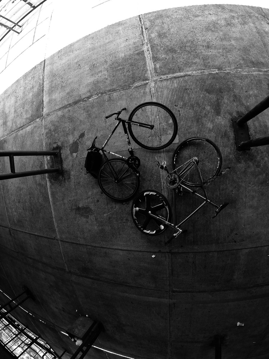 adika_et's tweet photo. PEPANASH
.
#fixedgear #yogyakartafixedgear #photophoto #thursday https://t.co/tCddQ6oShe