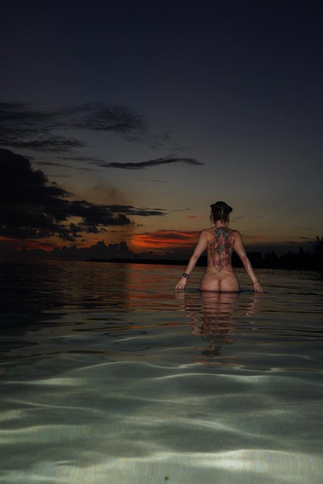 On the beach 👙  photo credits @TradeofallJaks ☺️ https://t.co/mf6Cjy012B<a class="tags" target="_blank" title="On Twitter" href="/?out=eyJ0eXAiOiJKV1QiLCJhbGciOiJIUzUxMiJ9.eyJpYXQiOjE3MjA4NzM0MzQsImlzcyI6InR3cG9ybnN0YXJzLmNvbSIsIm5iZiI6MTcyMDg3MzQzNCwiZXhwIjoxNzUyNDA5NDM0LCJyZWRpcmVjdF91cmwiOiJodHRwczovL3R3aXR0ZXIuY29tL1RyYWRlb2ZhbGxKYWtzIn0.bgZ-k203PhiomOtY5ayl1fWoaahltlTR91AGfEZcwYENgiRlwdOtP5X7rMx2fzBuIBtdIXHiotMVwkkztZhzlg">@TradeofallJaks</a><a href="/tag/marrychristmas2023"class="tags"><span>#marrychristmas2023</span></a>