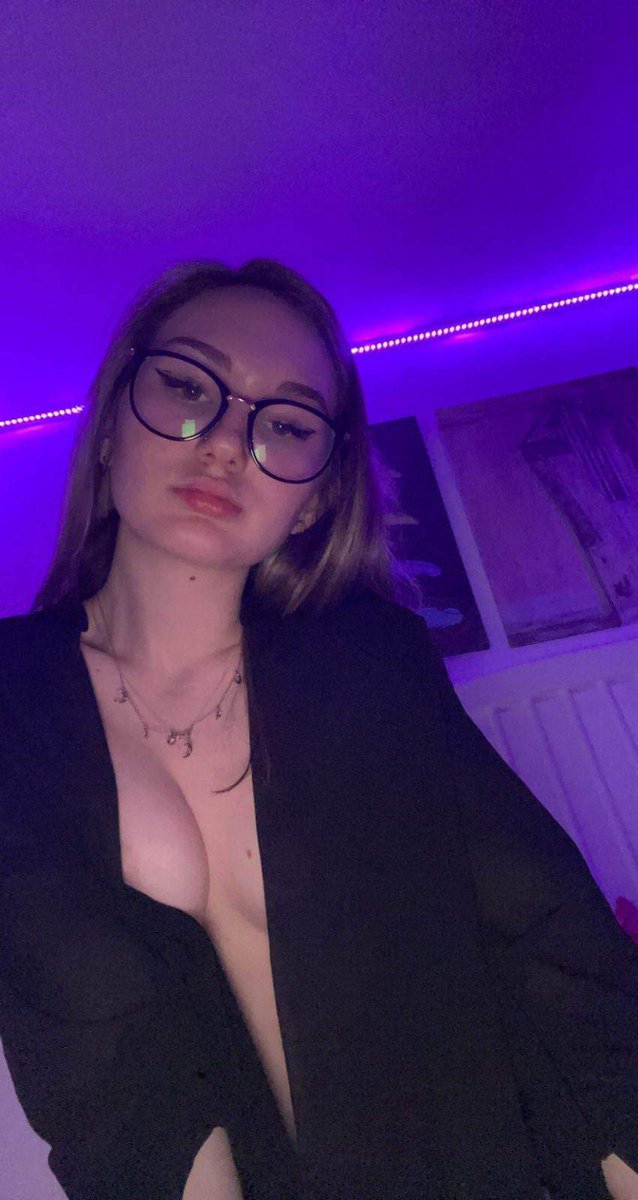 amara12ty's tweet photo. Screw it 🙈 every RT gets a nude in dms #snapchat (amaraoladipo23)  #dm
#horny #sexting #sext #sellingnudes #Dropbox #nsfwtwtًًً #snapchat https://t.co/ue1bEvyVUH
