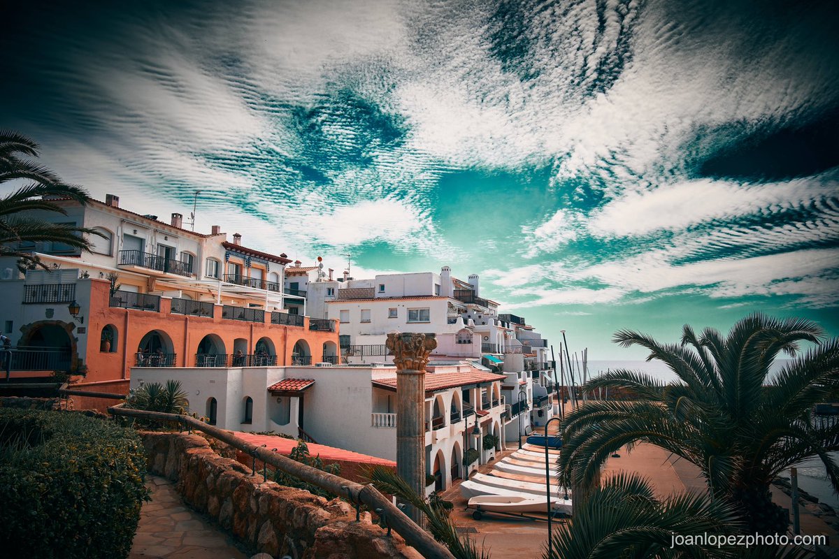 Watercolor #sky over the #village

📸 Fujifilm X-T5

📷 Fujinon XF 50-140mm F2.8 R LM OIS WR 

⚙️ Distance 16.0 mm - ISO 125 - f/8.0 - Shutter 1/1000

#rocdesantgaieta #rodadebera #sea #seascape #seaside #mediterranean #boats #sailingboats #sails #sailingmasts #streets #arches