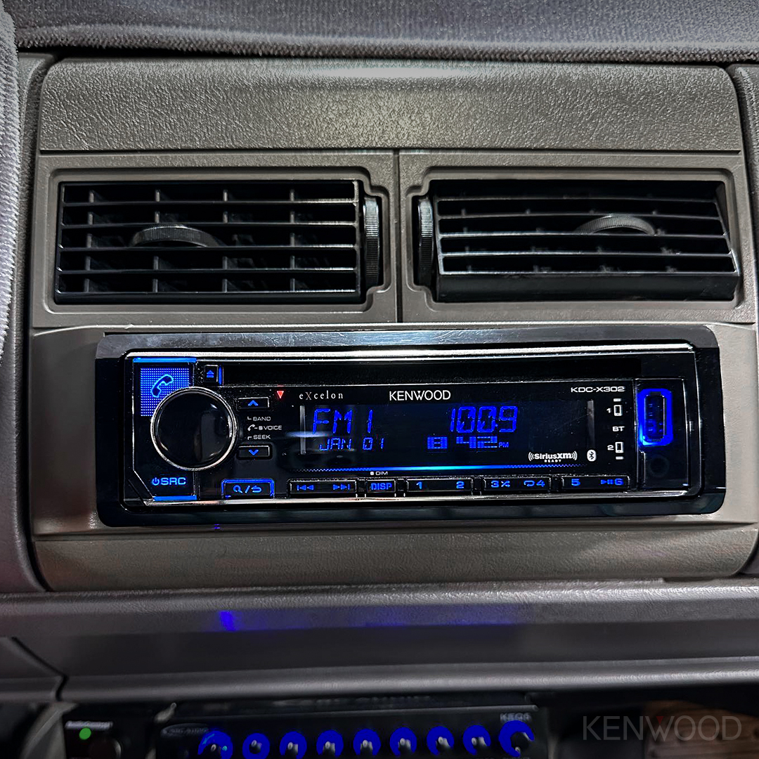 KENWOODUSA's tweet photo. 1992 GMC Sierra with a sweet Kenwood eXcelon upgrade! 👌
📸: @audioprostintmodesto
#KenwoodUSA
#LiveConnectedDriveConnected
#kenwood #kenwoodaudio #excelon #kenwoodexcelon #kenwoodcaraudio #speakersystem #doubledin #headunit #receiver #singledin #doublerdin #customcaraudio https://t.co/KKs212CZph