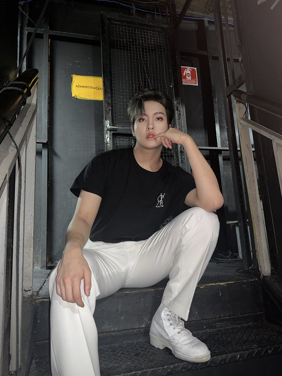 TheKingDom_GF's tweet photo. [LOUIS👑]

Obrigado Brazil🇧🇷

#KINGDOM #킹덤  #LOUIS #루이 https://t.co/11ybeJPbTN