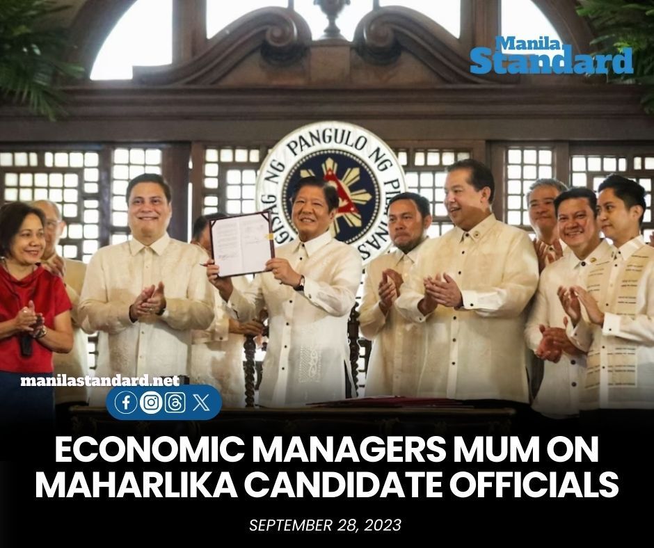 mnlstandardph's tweet photo. #Economicmanagers on Tuesday remained silent on the shortlist of candidates who will oversee the #MaharlikaInvestment Corp. #MIC to be submitted to President Ferdinand #MarcosJr. on Sept. 29.
READ MORE:
https://t.co/FcsVRC0g8s https://t.co/6Wka3C8mWB