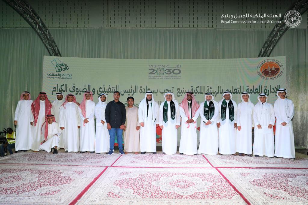 ابتهاجاً بـ #اليوم_الوطني_السعودي_93 وبحضور  الرئيس التنفيذي المهندس <a href="/AbdulHadiJuh/">عبدالهادي بن عبدالرحمن الجهني</a> احتفلت الادارة العامة للتعليم بـ #الهيئة_الملكية_بينبع بهذه المناسبة ؛ 
و شمل الحفل تحية العلم الوطني الذي يرمز لمكانة الدولة السعودية الممتدة منذ تأسيسها في 1139هـ الموافق 1727م ، كما استعرض الحفل