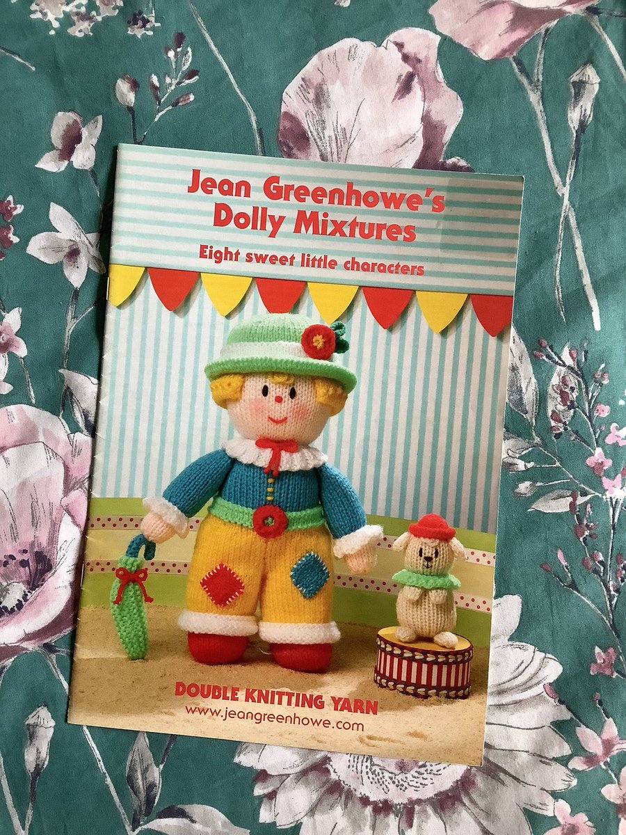 WatsonsVintage's tweet image. There are some ADORABLE Knits in this Jean Greenhowe Dolly Mixtures Knitting Patterns Booklet. Eight sweet little characters to knit. watsonsvintagefinds.etsy.com/listing/151145… #JeanGreenhowe #KnittingPatterns #SoftToyPatterns #UniqueGifts #GetKnitting