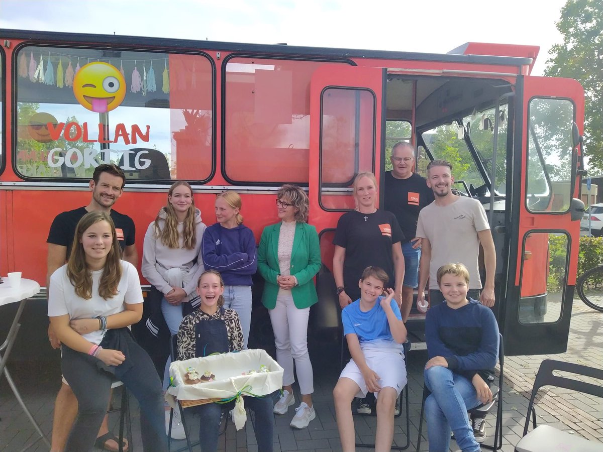 Gisteren bezocht ik de bus van Youth for Christ GO. Het is een ontmoetingsplek waar het gezellig is. Maar het is ook een veilige omgeving om je verhaal te doen. Mooi initiatief! Het past ook goed binnen SamenZien en Opgroeien in een Kansrijke Omgeving. (samenzien.com)