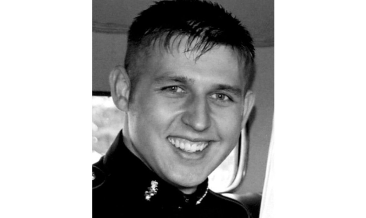 KeyserSosse's tweet photo. 28th September, 2004

Corporal Marc Taylor, aged 27 from Ellesmere Port, of the REME, and Gunner David Lawrence aged 25 from Walsall, of the Royal Artillery, were killed when their military convoy was ambushed south west of Basra, Iraq 

Lest we Forget these brave young men 🏴󠁧󠁢󠁥󠁮󠁧󠁿🇬🇧 https://t.co/IsYxmdYsHr
