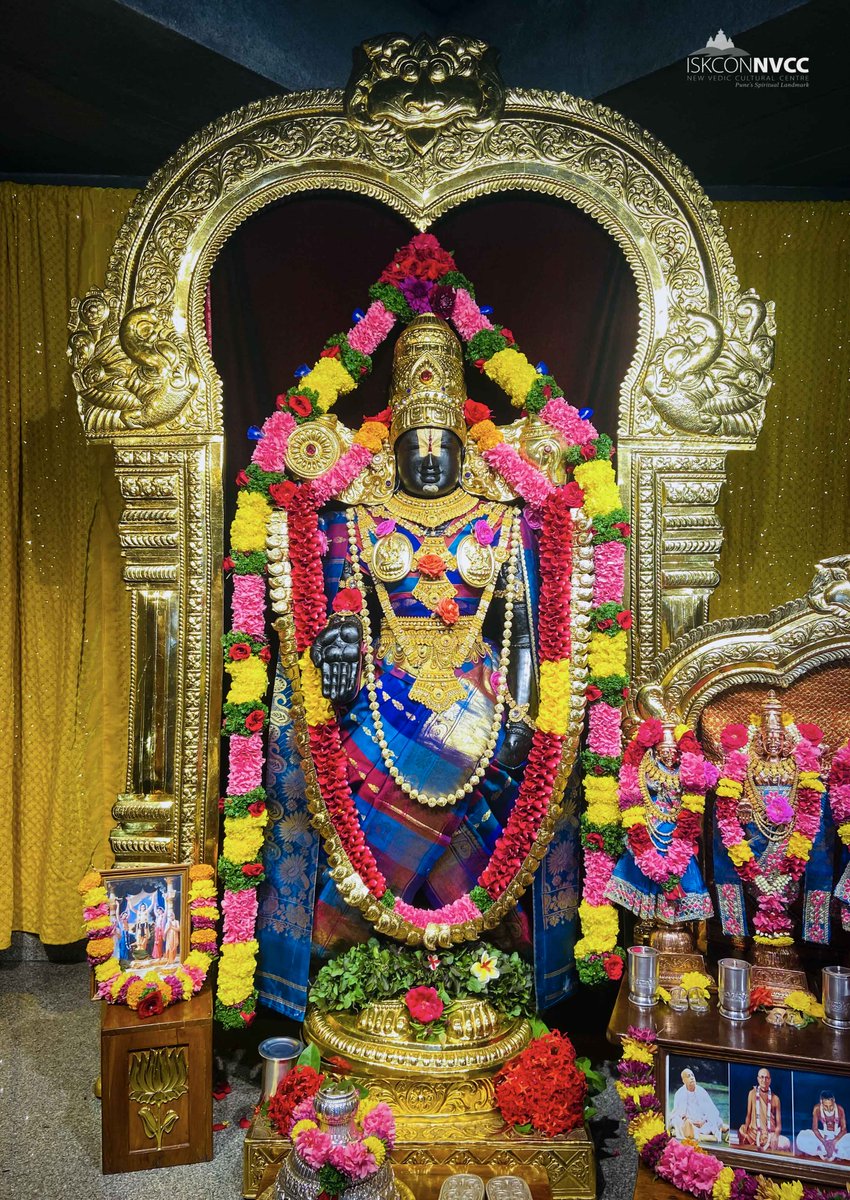 ISKCONPune's tweet photo. 🗓28-09-2023🙏🌷Today's Darshan🌷 
🌷Sri Sri Radhavrindavanchandra🌷
🚩@ISKCONNVCCPune🚩
.
.
#ISKCONNVCC #ISKCONPune #ISKCON
#ISKCONNVCCPune #PUNE #DailyDarshan
#Thursday #28thseptember #28thseptember2023
#nvcc #radhavrindavanchandra
#iskcondesiretree #Radhakrishna https://t.co/nPvswTfz8T